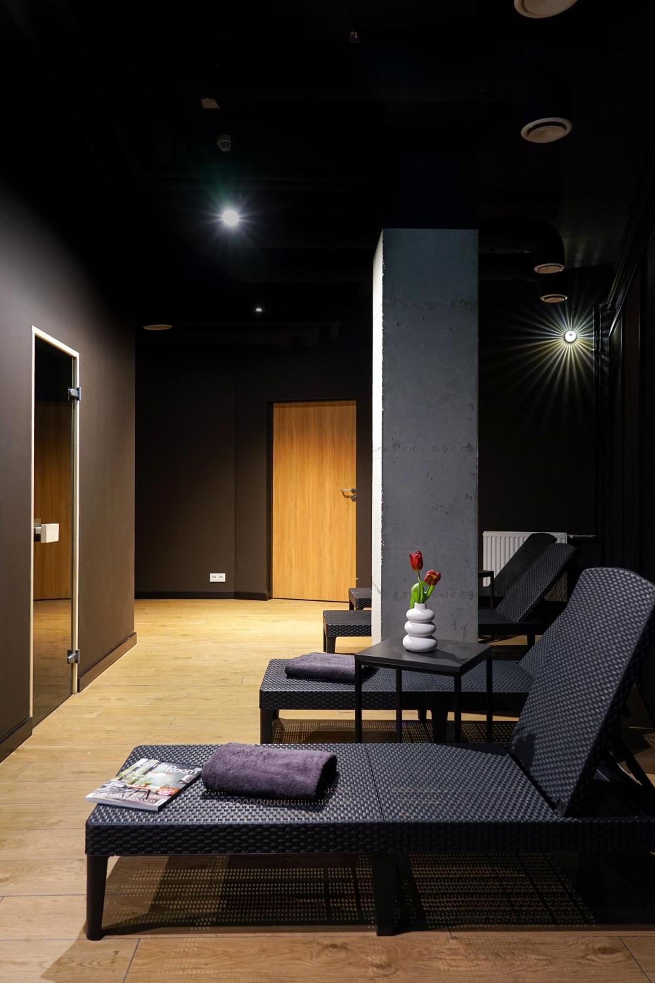 Easy One Premium Art Aparthotel Krakow Exterior photo